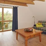 Gepflegtes Reetdachhaus Auf Grossem Grundstueck Mit Badewanne Und Terrasse
