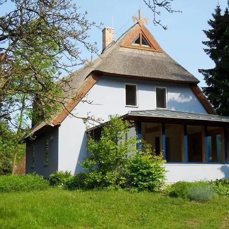 Gepflegtes Reetdachhaus Auf Grossem Grundstueck Mit Badewanne Und Terrasse Hébergement de vacances Sellin (Usedom)