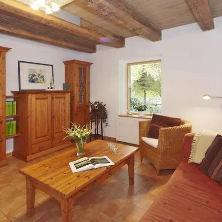 Gepflegtes Reetdachhaus Auf Grossem Grundstueck Mit Badewanne Und Terrasse Σπίτι διακοπών