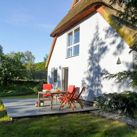 Gepflegtes Reetdachhaus Auf Grossem Grundstueck Mit Badewanne Und Terrasse Hébergement de vacances Sellin (Usedom)