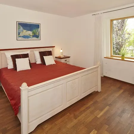 Gepflegtes Reetdachhaus Auf Grossem Grundstueck Mit Badewanne Und Terrasse Feriehus *