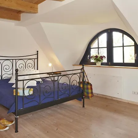 Hébergement de vacances Gepflegtes Reetdachhaus Auf Grossem Grundstueck Mit Badewanne Und Terrasse