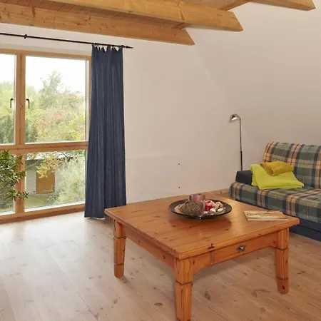 Gepflegtes Reetdachhaus Auf Grossem Grundstueck Mit Badewanne Und Terrasse