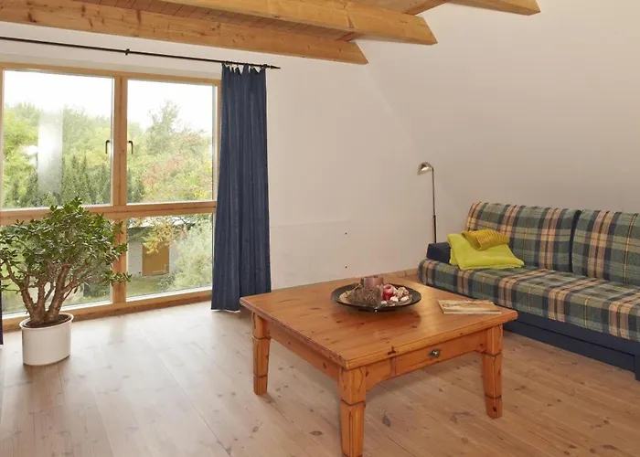 Gepflegtes Reetdachhaus Auf Grossem Grundstueck Mit Badewanne Und Terrasse