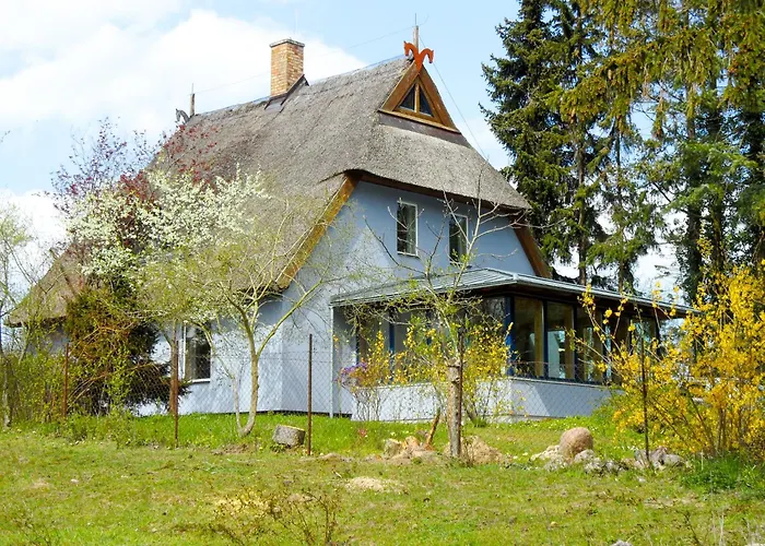 Gepflegtes Reetdachhaus Auf Grossem Grundstueck Mit Badewanne Und Terrasse *